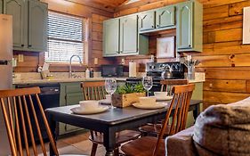 Couples Getaway Cabin Near National Park W Hot Tub
